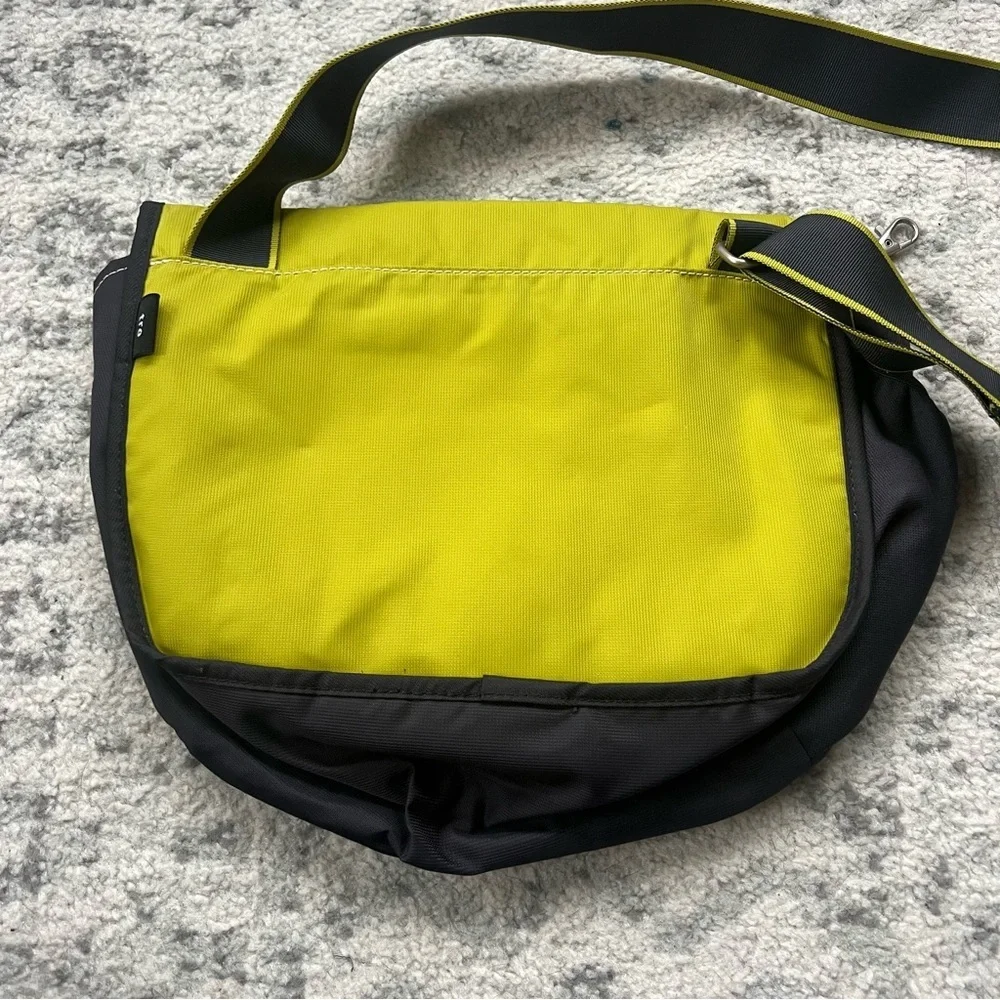 Sherpani Milli Crossbody Bag Nylon Messenger Bag Diaper Travel Bag Green/Blue - Picture 4 of 14